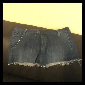 💟 Dark denim cutoffs